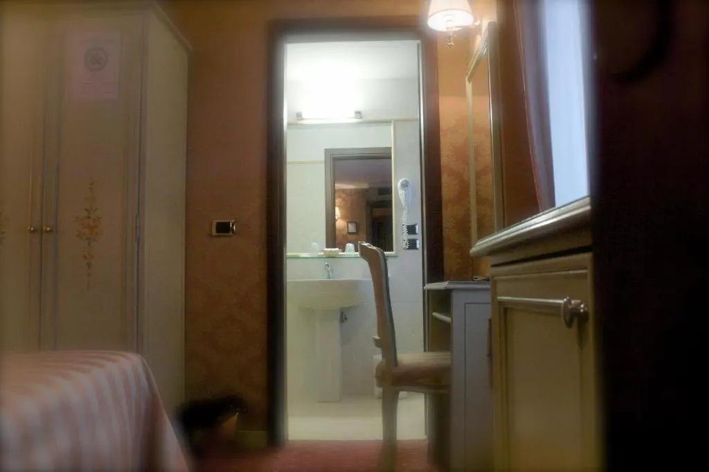 Hotel Lux Venice Italy
