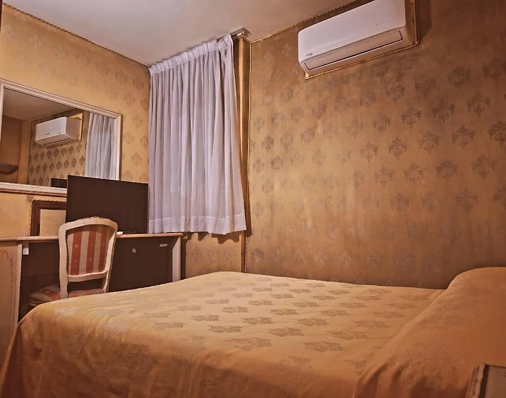 Hotel Lux Venice