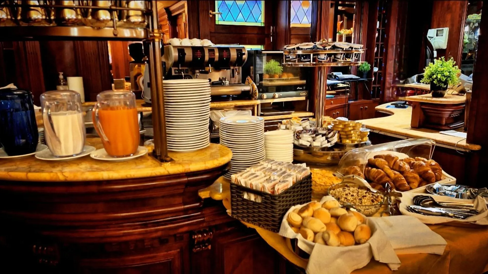 Hotel Lux Venice 3*,  Italy