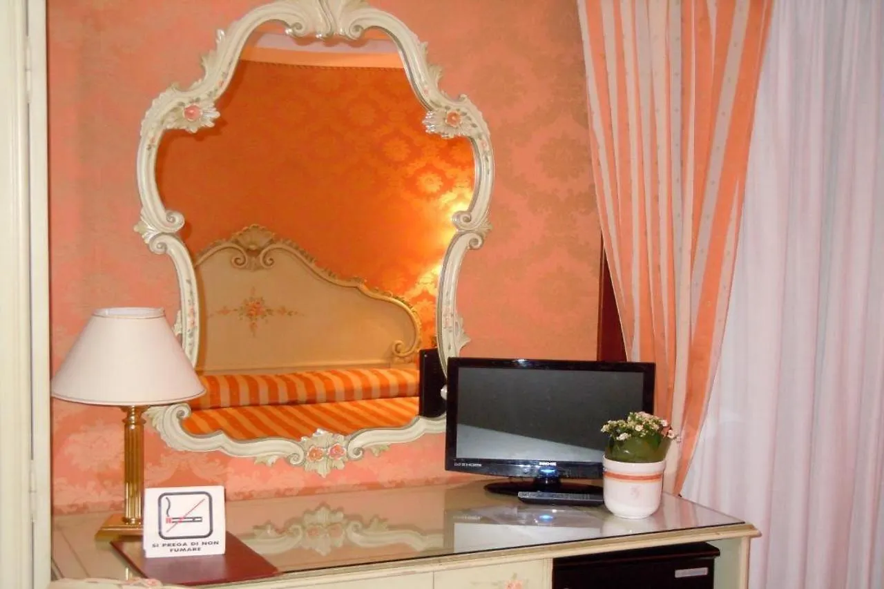 Hotel Lux Venice