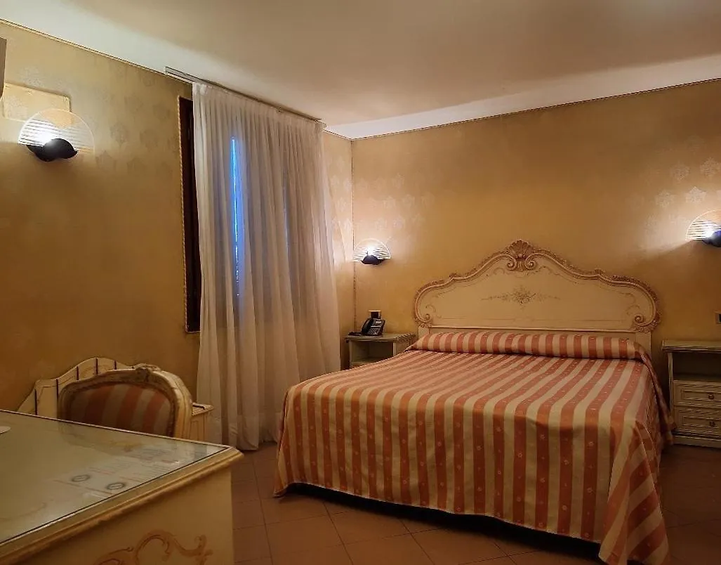 Hotel Lux Venice