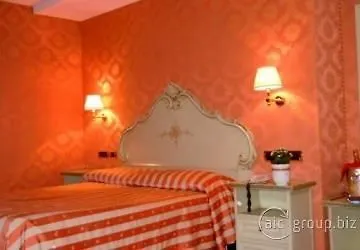 Hotel Lux Venice 3*,