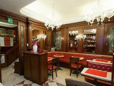 Hotel Lux Venice 3*,